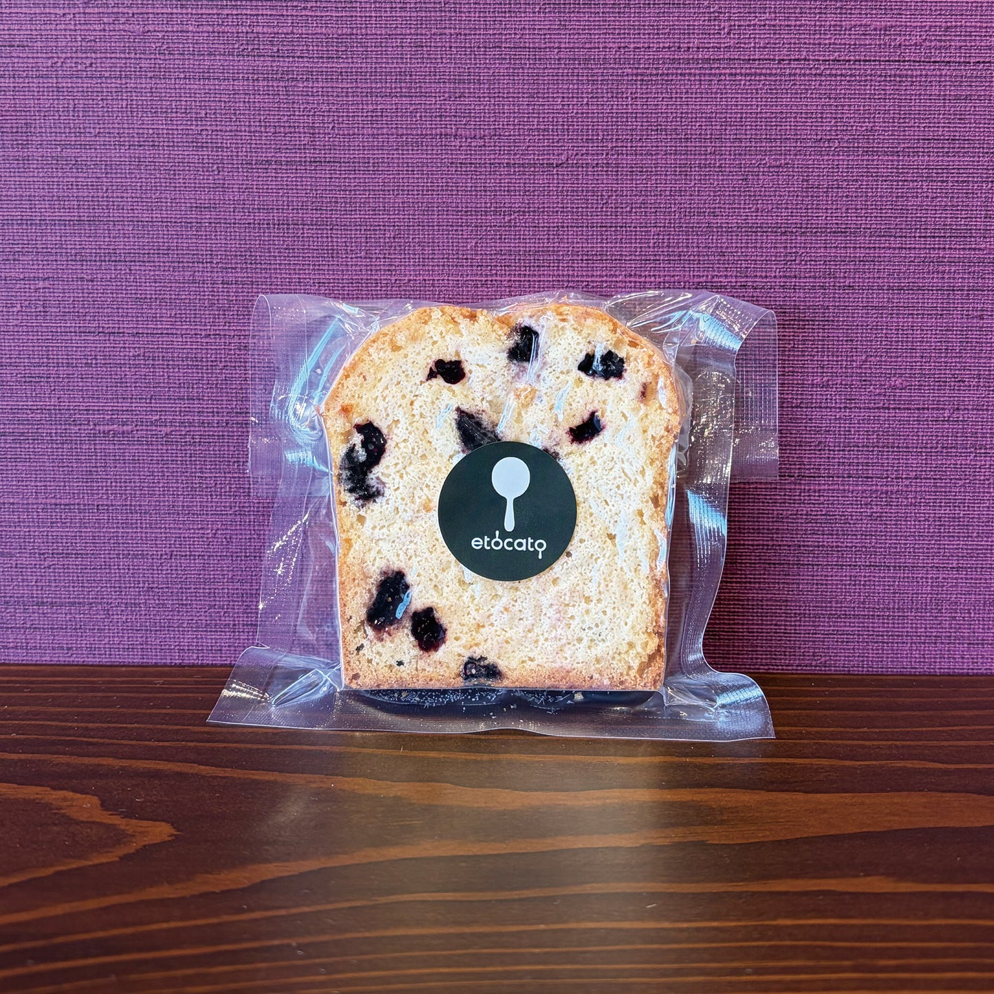 西洋わさび薫る ブルーベリーのホワイトチョコケーキ