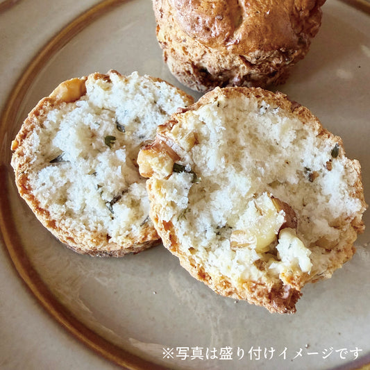 西京味噌とタイム、くるみのスコーン