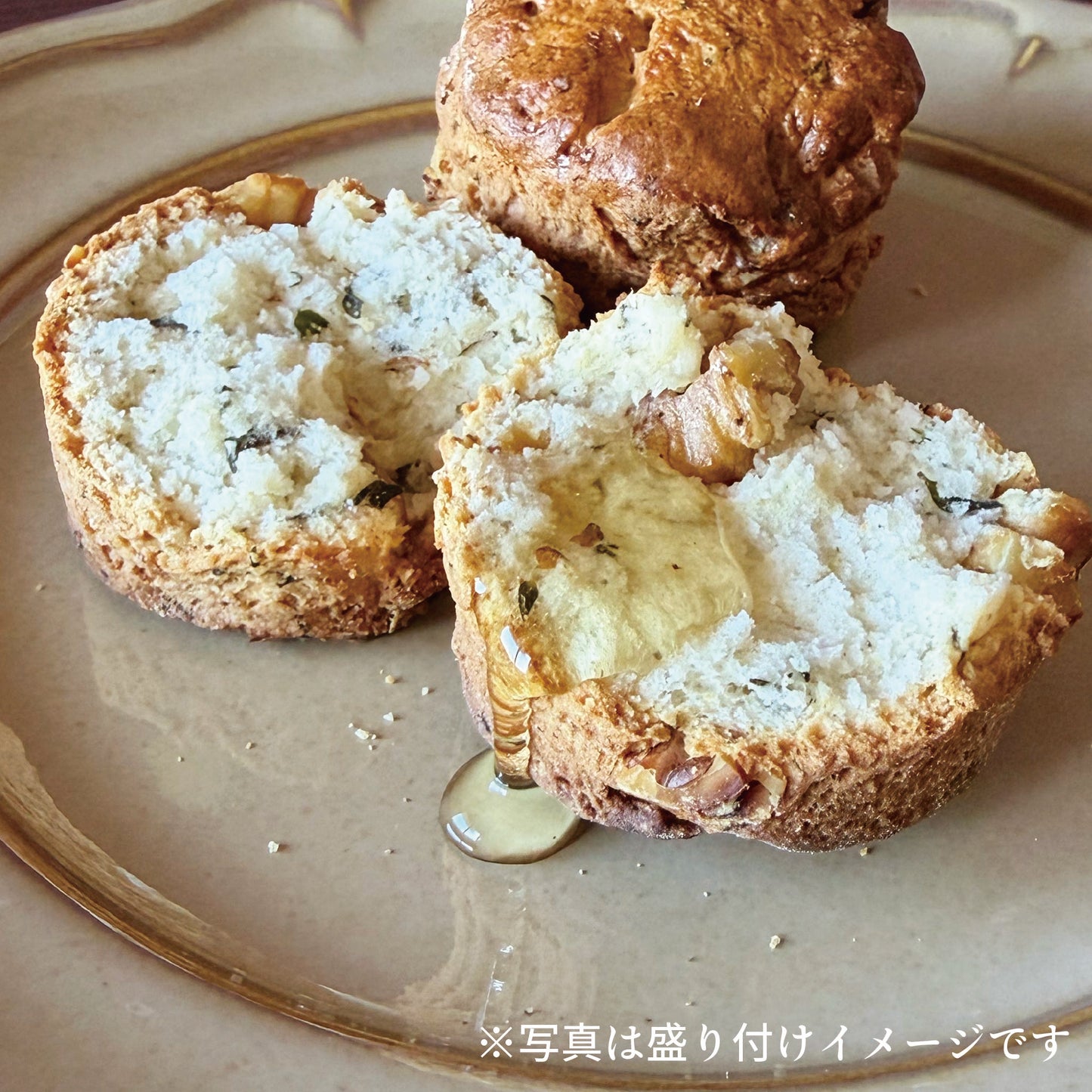 西京味噌とタイム、くるみのスコーン
