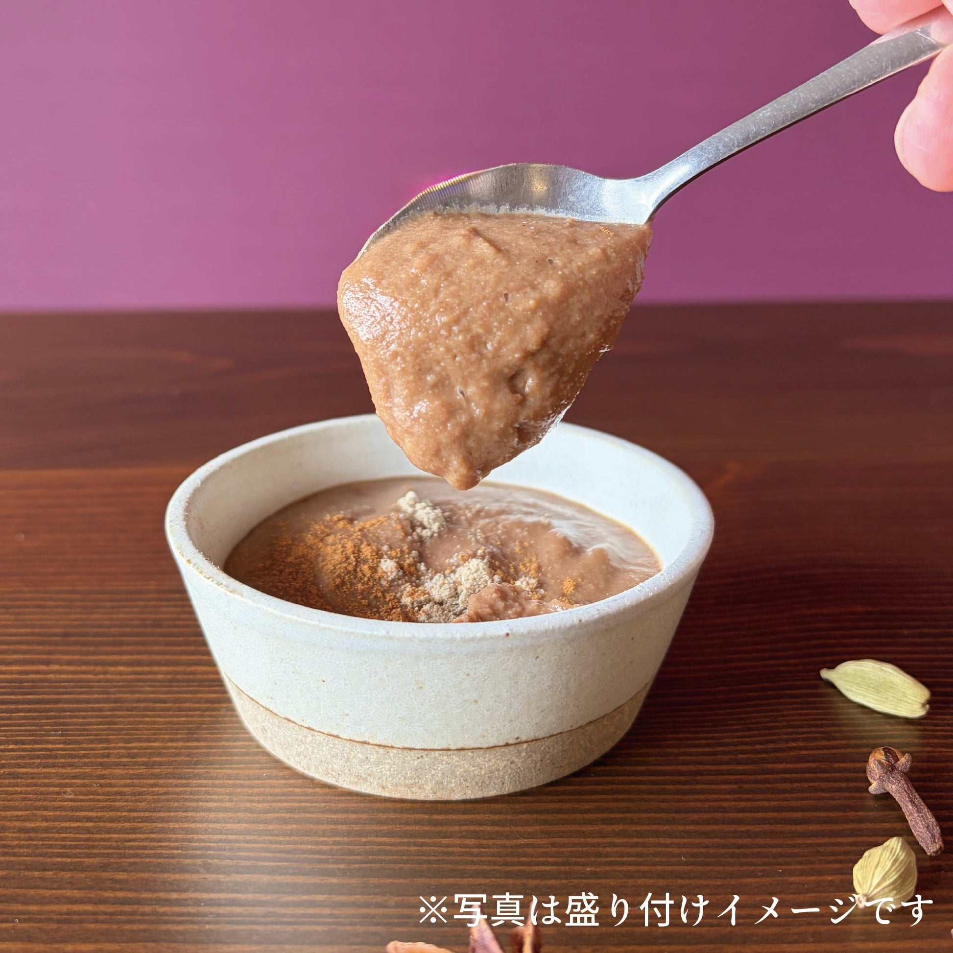もったりとした質感のスパイスチャイフムス